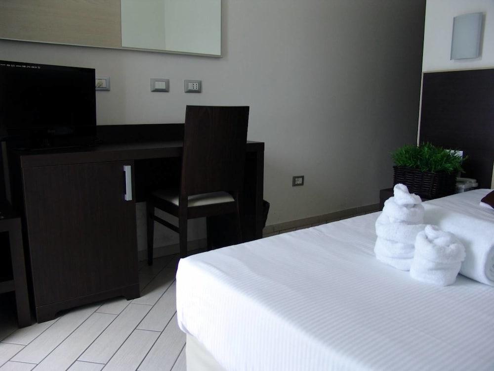 Hotel Paradise Airport Forli Ngoại thất bức ảnh