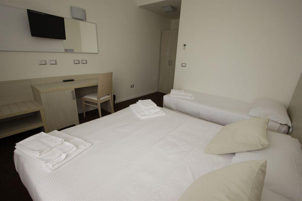 Hotel Paradise Airport Forli Ngoại thất bức ảnh