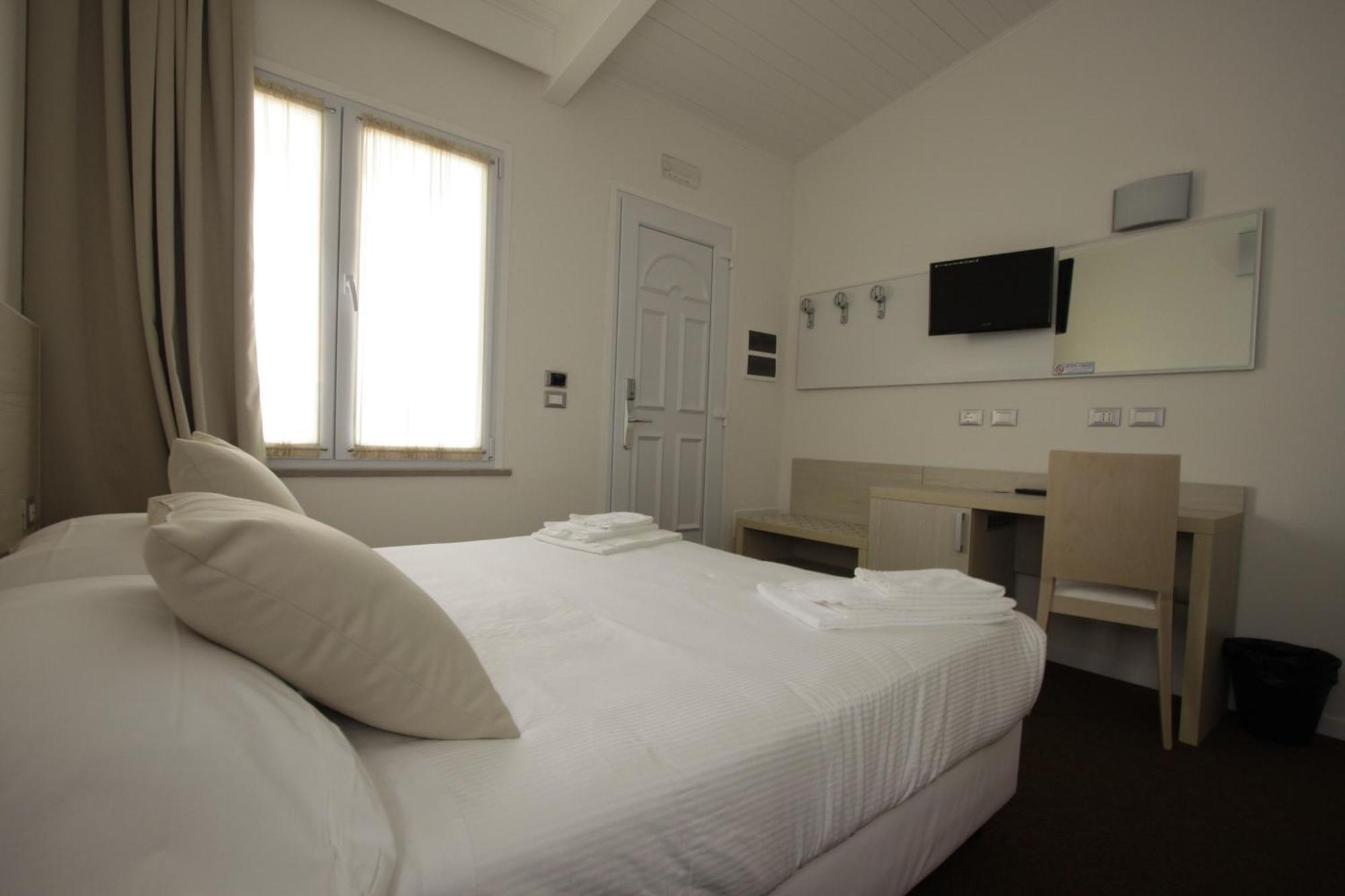 Hotel Paradise Airport Forli Ngoại thất bức ảnh