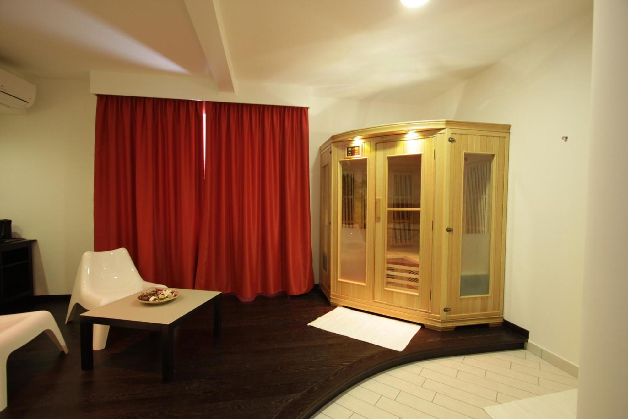 Hotel Paradise Airport Forli Ngoại thất bức ảnh