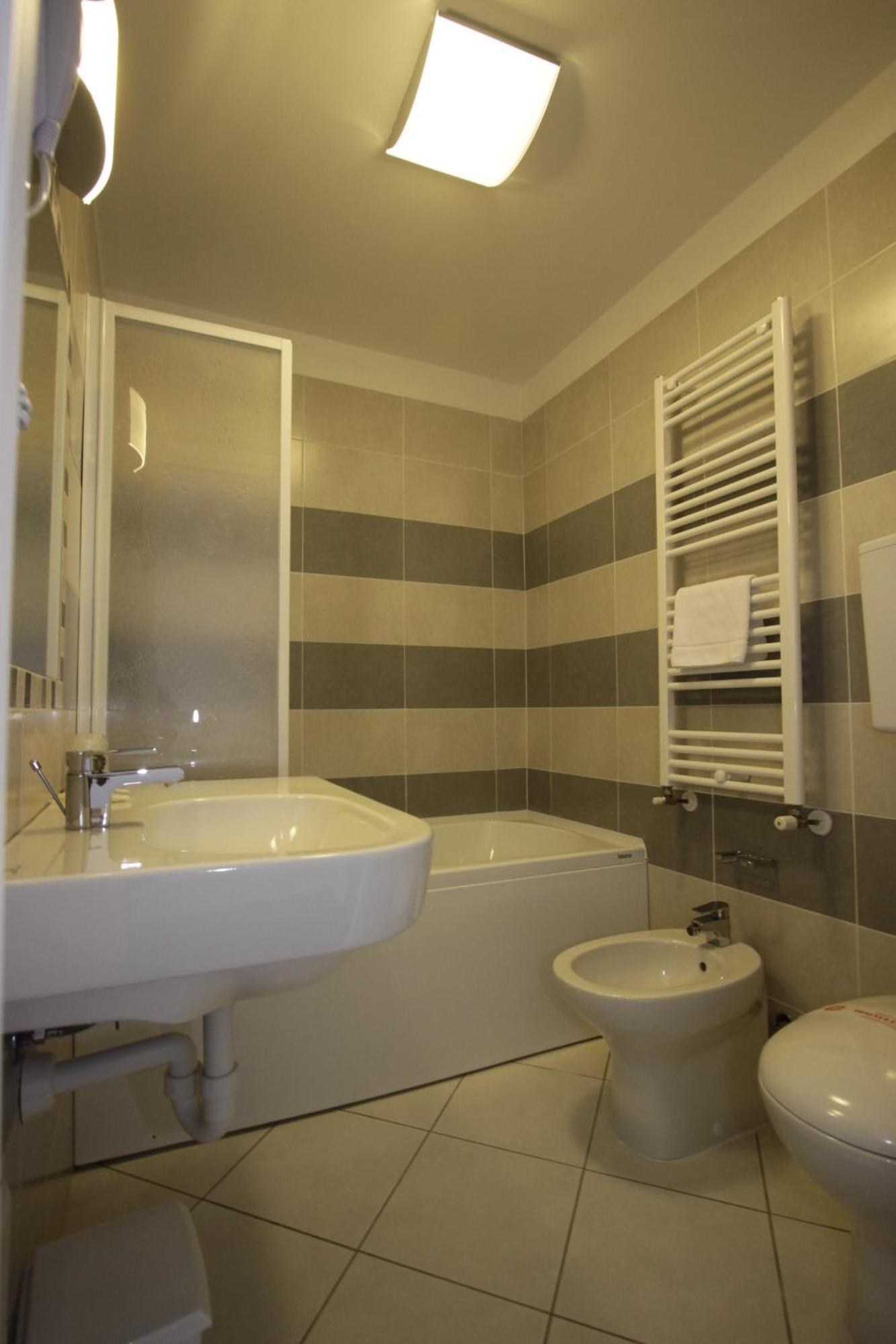 Hotel Paradise Airport Forli Ngoại thất bức ảnh