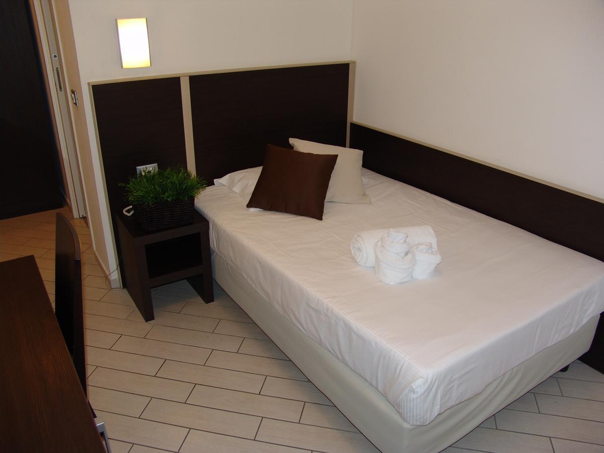 Hotel Paradise Airport Forli Ngoại thất bức ảnh